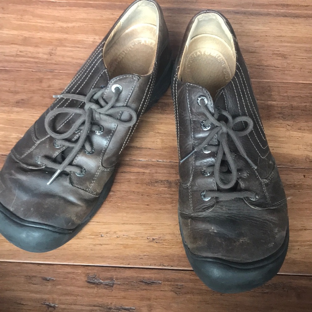 Keen shoes. Men’s size 13. Good condition.